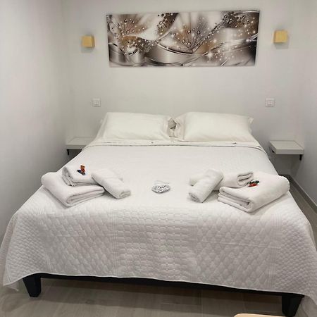 Grand Studio Neuf A 50 M Du Port سان تروبيه المظهر الخارجي الصورة