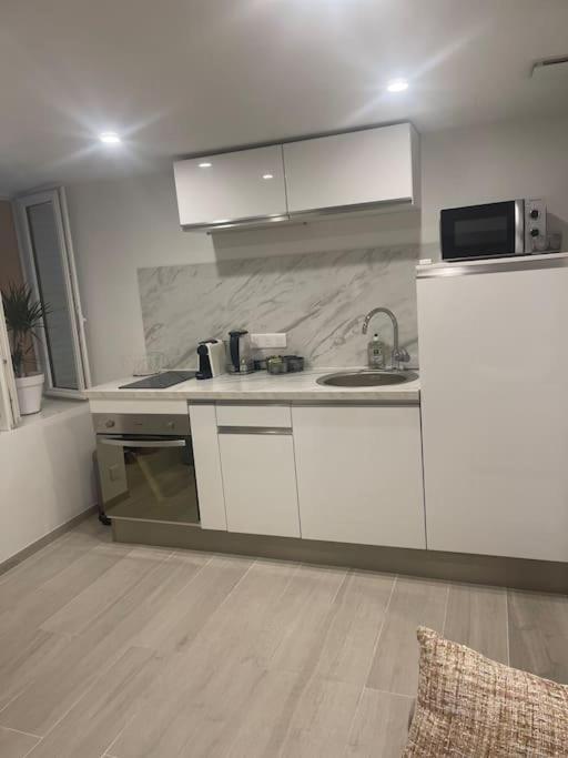 Grand Studio Neuf A 50 M Du Port سان تروبيه المظهر الخارجي الصورة