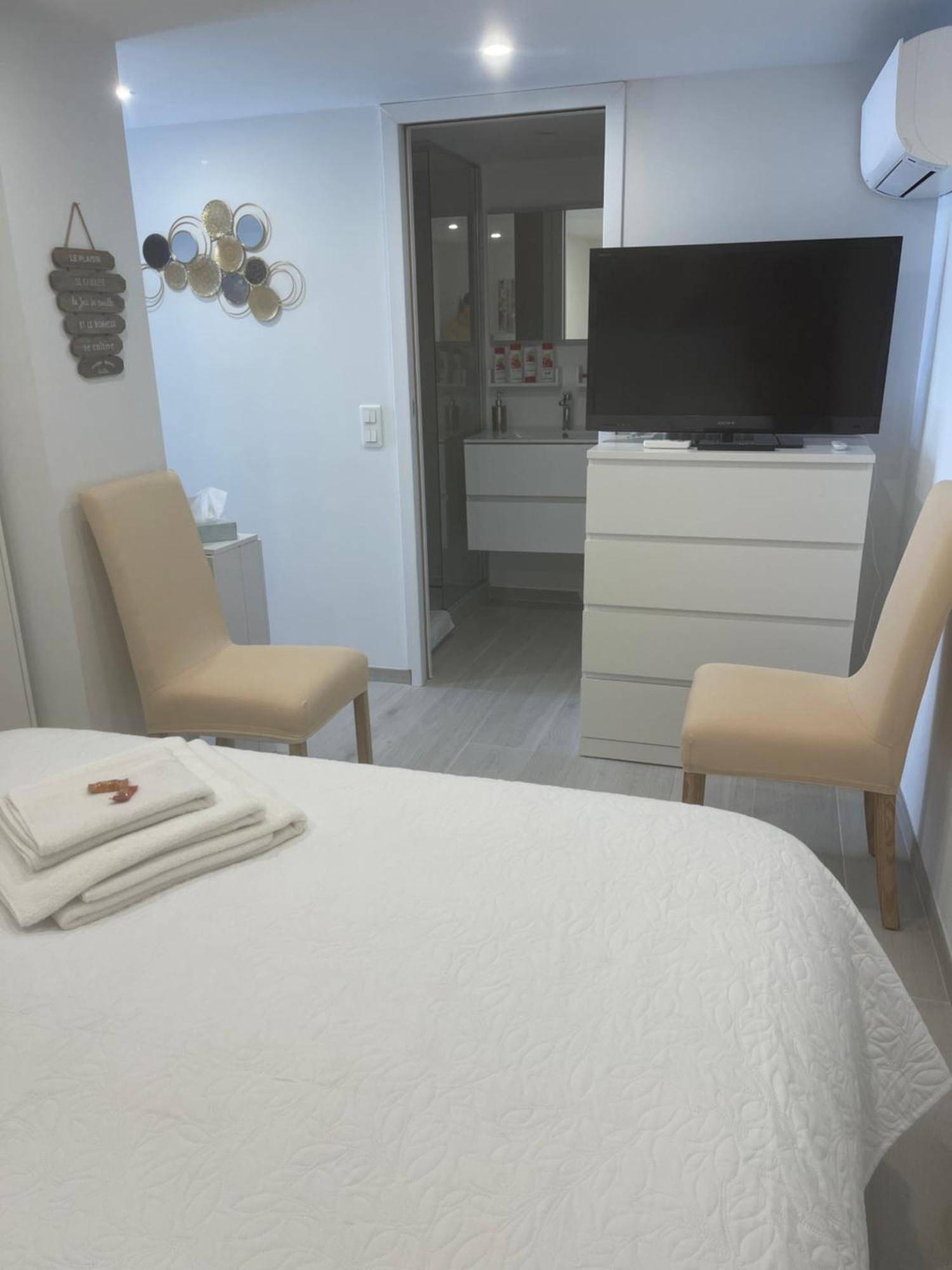 Grand Studio Neuf A 50 M Du Port سان تروبيه المظهر الخارجي الصورة