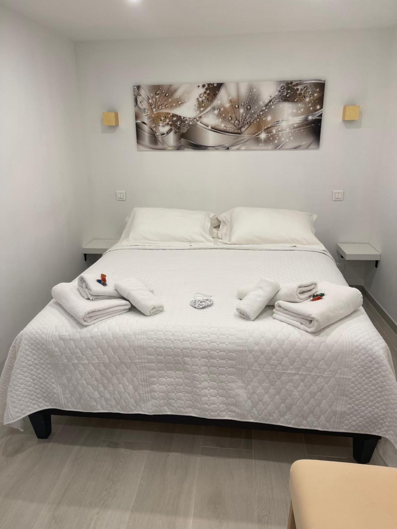 Grand Studio Neuf A 50 M Du Port سان تروبيه المظهر الخارجي الصورة